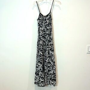 Annabelle New York Floral black white ruffle trim tier maxi dress small womenโs